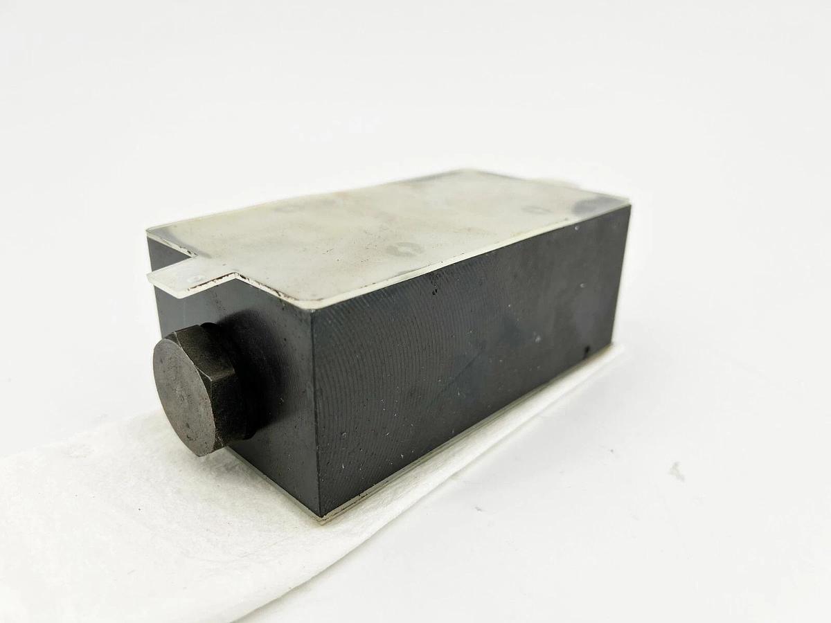 New Vickers DGMFN-5-X-B2W-30 Flow Control Valve 4570PSI 868881 - No Box