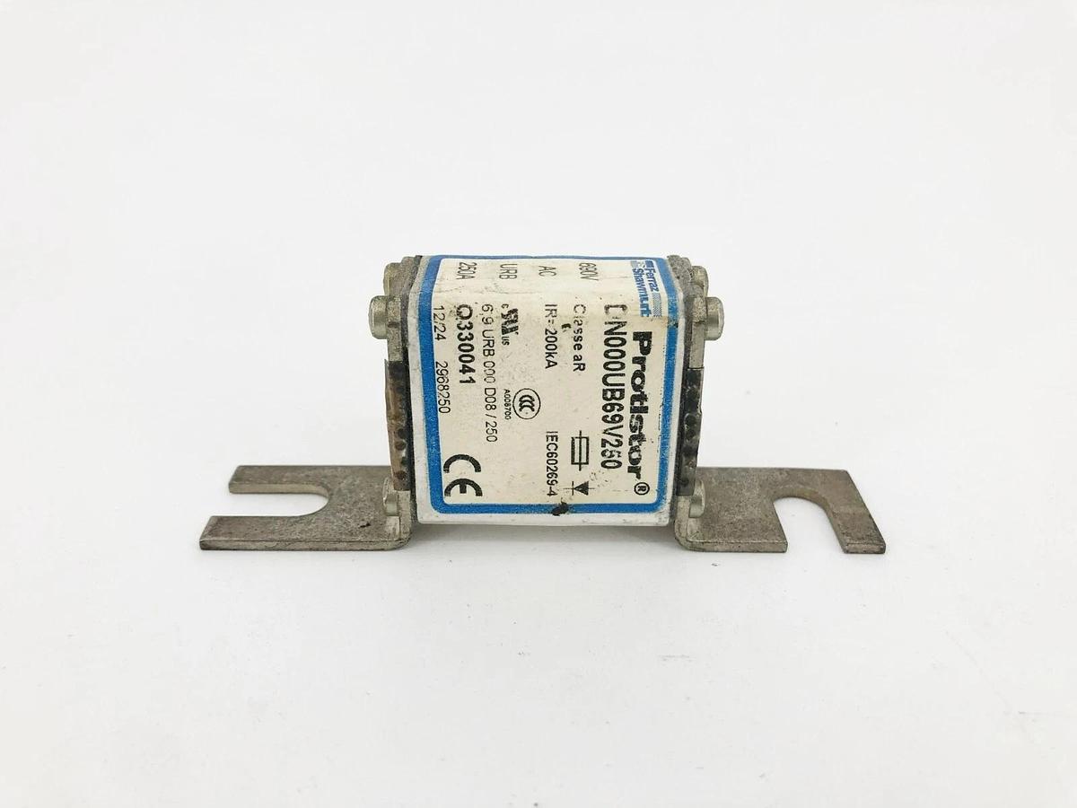 New Ferraz Shawmut DN000UB69V250 Fuse 690VAC 250A Q33041