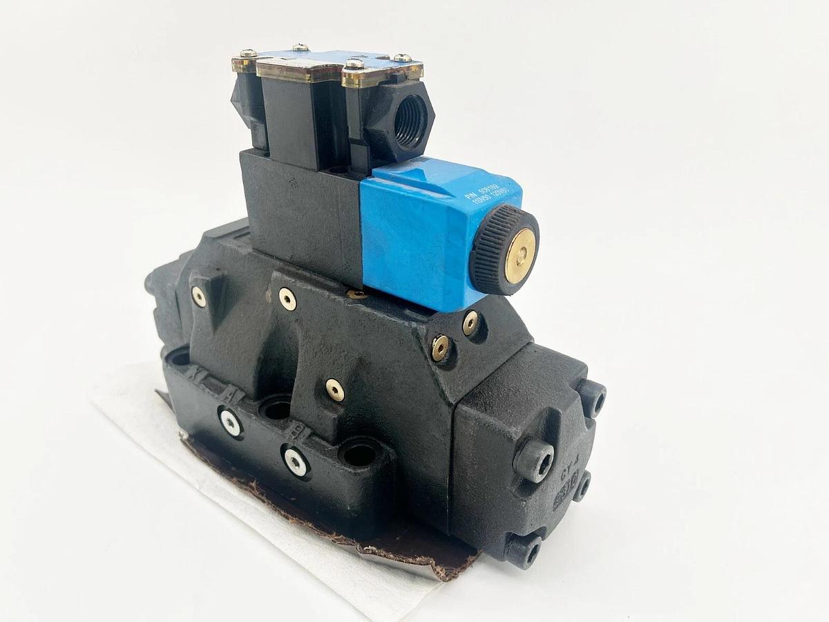 New Eaton DG5V-8-H-2A-M-FW-B-10 Directional Control Valve 02-325842 - No Box