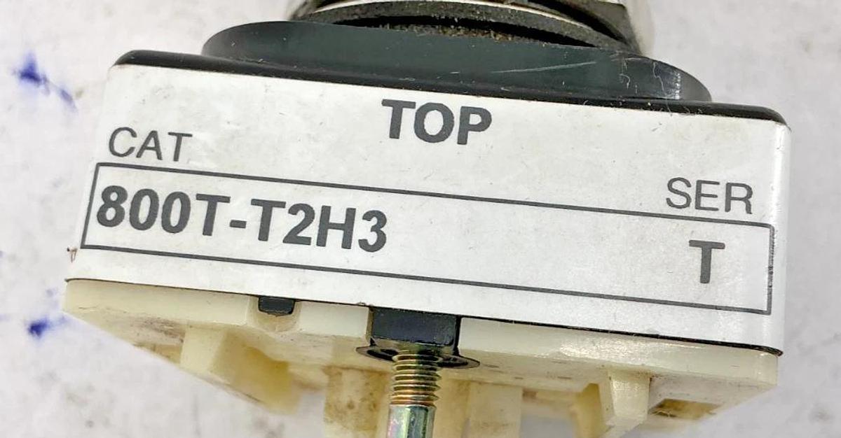Used Allen Bradley 800T-T2H3 Ser T Toggle Switch 2-Way Spring Return