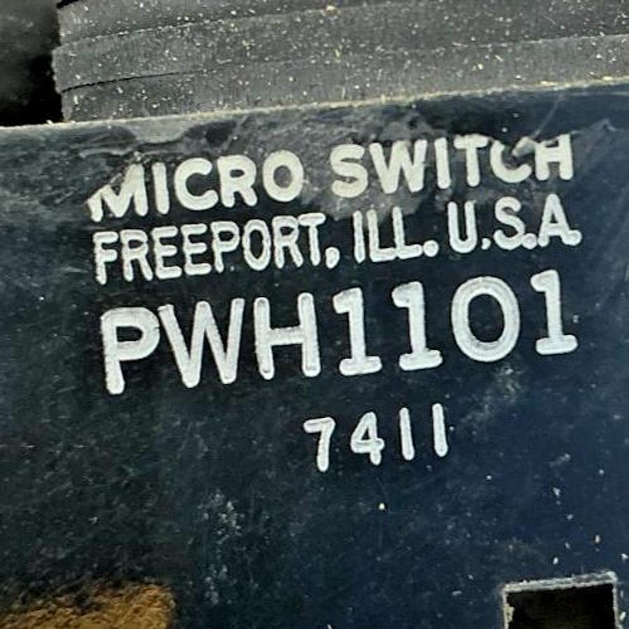 New Honeywell PWH1101 Micro Switch Illuminated Pushbutton 120V