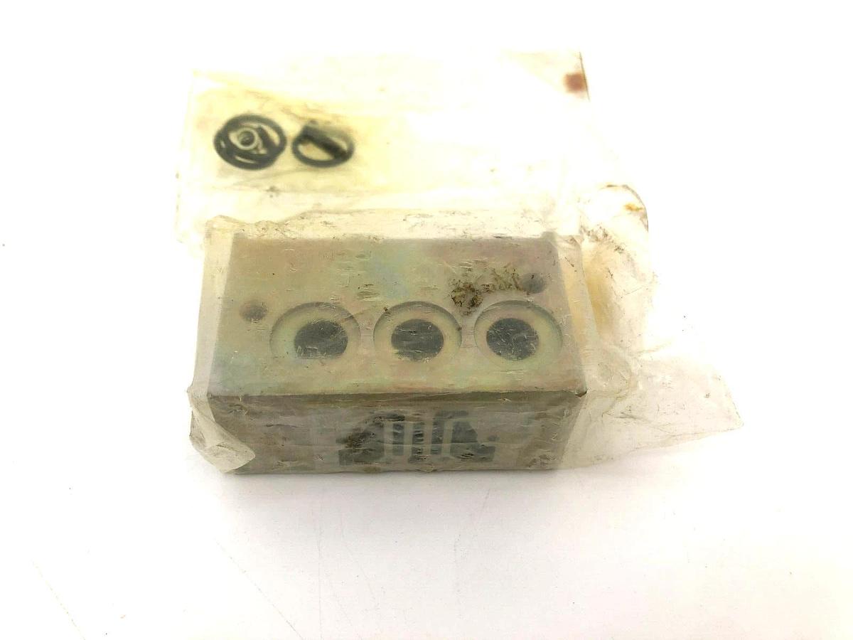 Lot of 2 New Numatics 229-718 Manifold Blocks 1/8" NPTF, Side/Bottom Ports