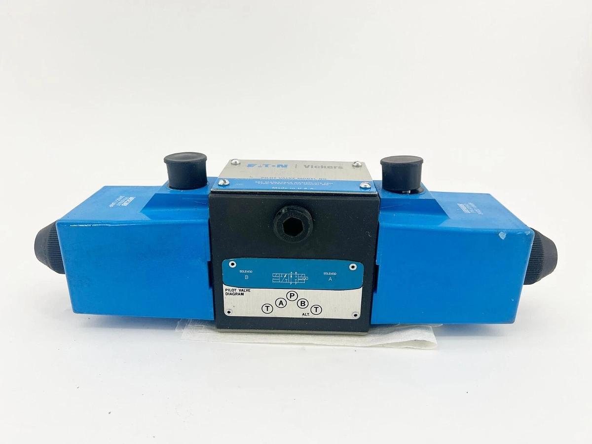 New Eaton DG4S2-012N-U-H-61 Pilot Valve 24VDC 1.8AMP 02-305185 - No Box