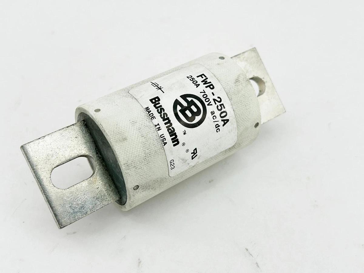 New Bussmann FWP-250A Fast Acting Semi Conductor Fuse 250A 700V