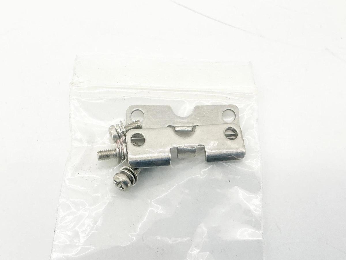 New Lot of 2 Keyence OP42370 Safety Mounting Bracket