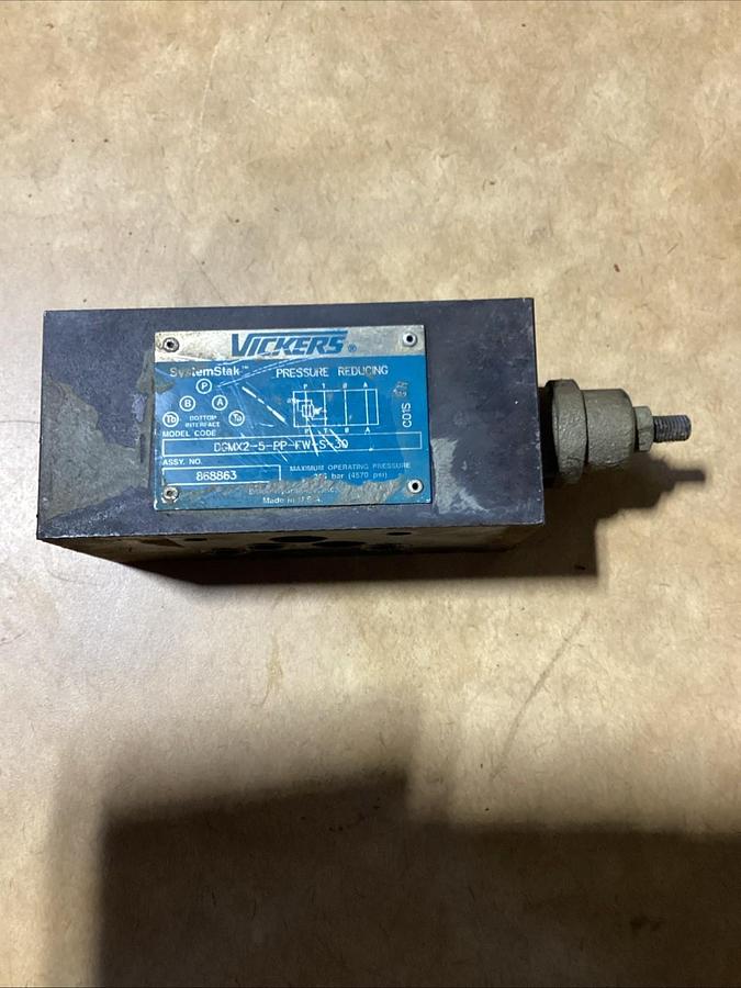 New Vickers DGMFN-5-Y-A2W-30 Flow Control Valve 315Bar 4570PSI - No Box