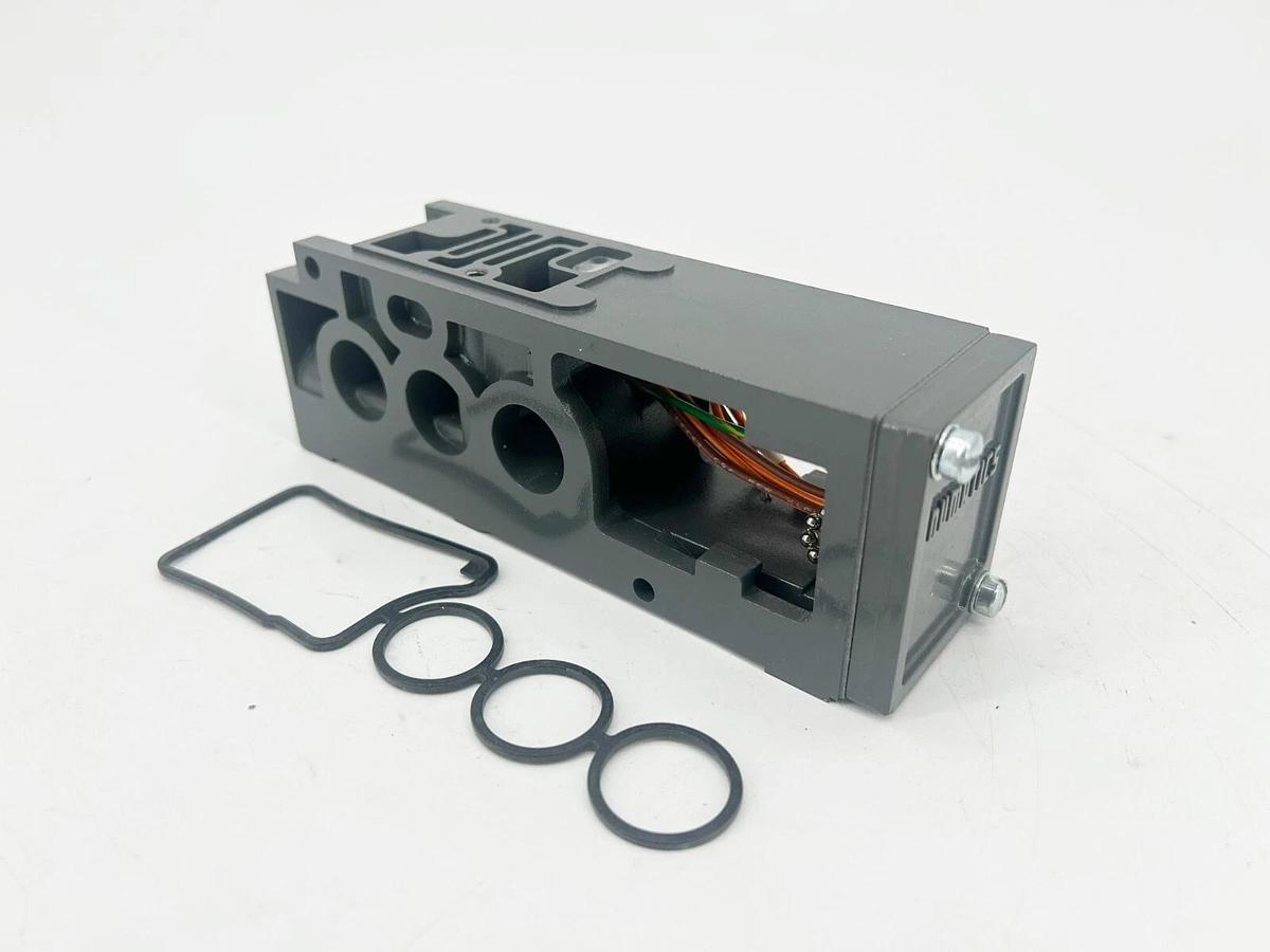 New Numatics HH-5 Pneumatic Valve Manifold 5-Pin 1/4" - No Box