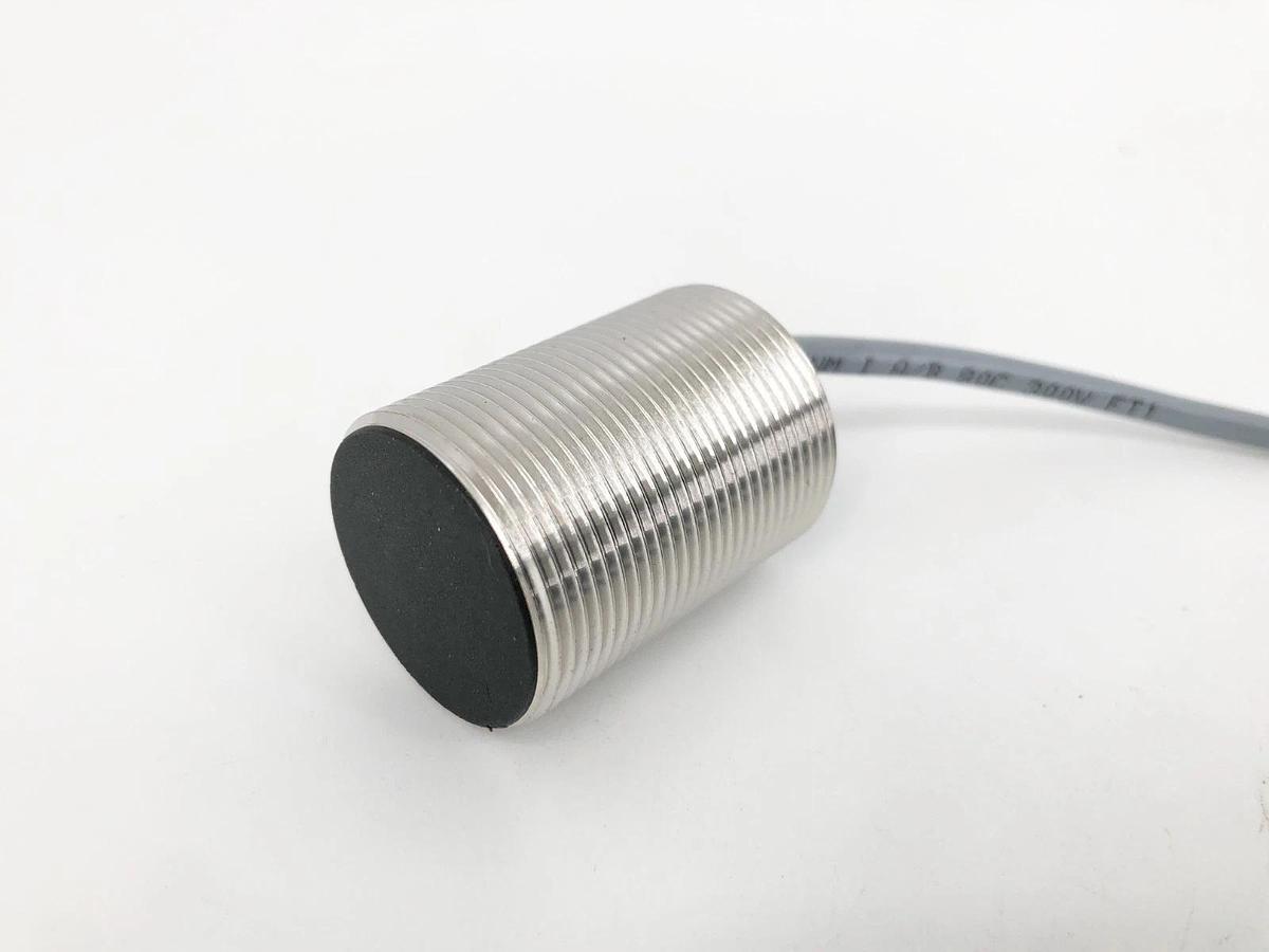 New Balluff BES008R Proximity Sensor 10-36VDC Range: 15mm BES M30MF-GSC15B-BV02
