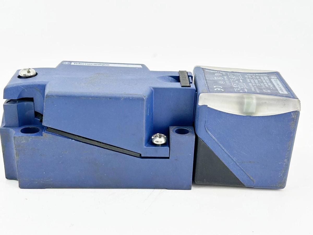 Used Telemecanique XS8C4A1MPN12 Proximity Sensor 2-Wire 249V