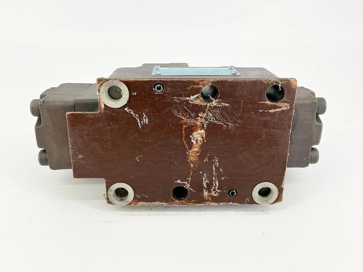 Vickers/Benchmark DG5S-H8-60-M-U-H5-60 Solenoid Valve 24VDC 02-144453 - No Box