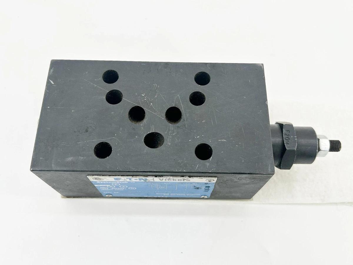 New Eaton Vickers DGMX2-5-PP-FW-S-30 Pressure Reducing Valve 868863 - No Box