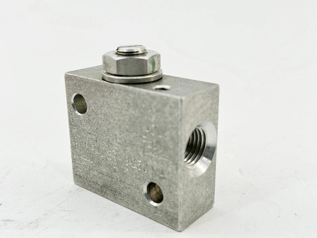 New Schrader 3250MA Flow Control Valve W/ Factory Box