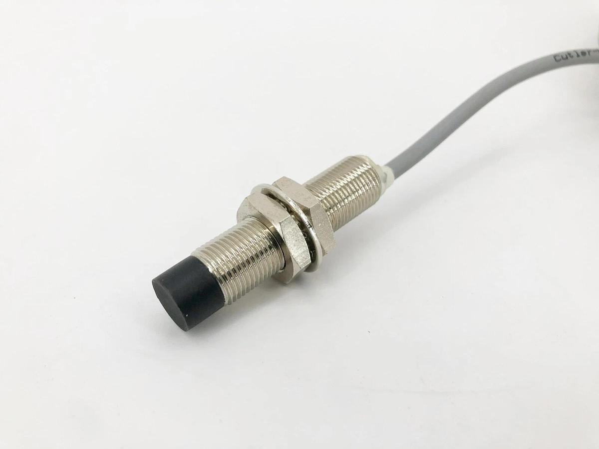 New Cutler-Hammer E57-12GU04-G Inductive Proximity Sensor 12mm 3-Wire 10-30VDC