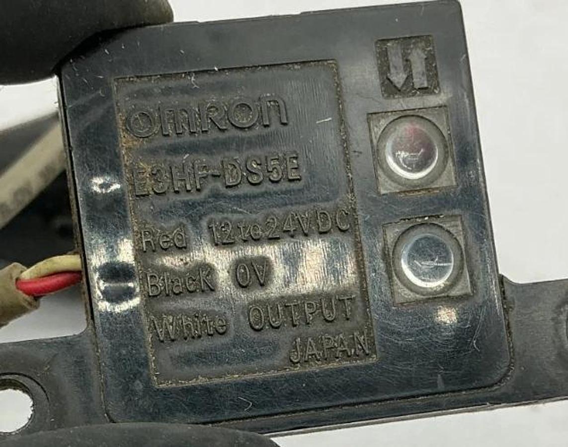 Used Omron E3HF-DS5E2 Photoelectric Sensor Switch 12/24VDC