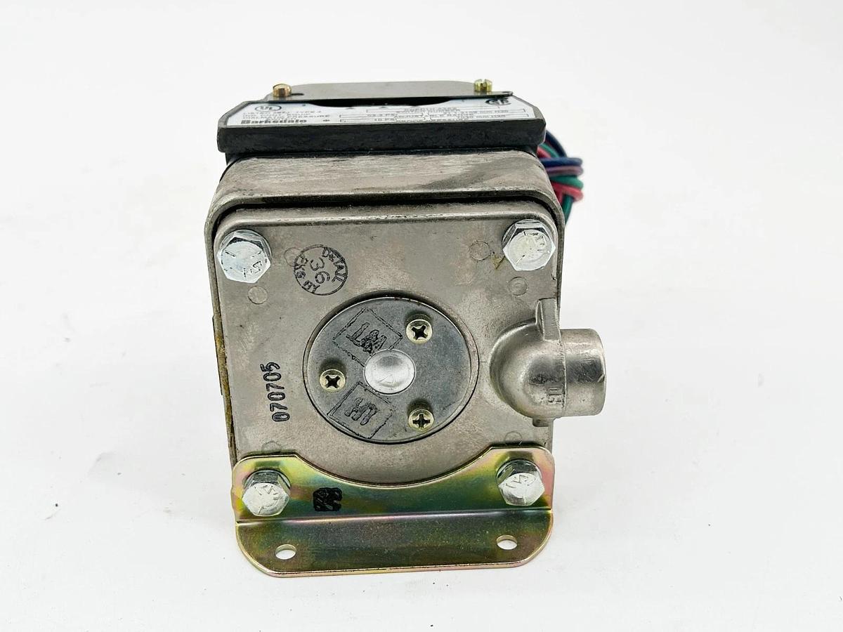 New Barksdale CDPD1H-A3SS Pressure Switch 3PSI 1/8NPT NEMA 4