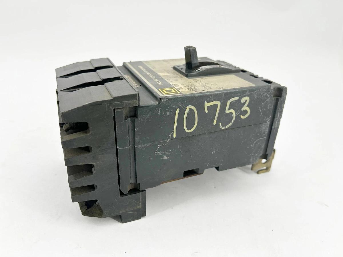 Used Square D FA32030 Circuit Breaker 30A 3P 250V 50/60Hz - Damaged See Photo