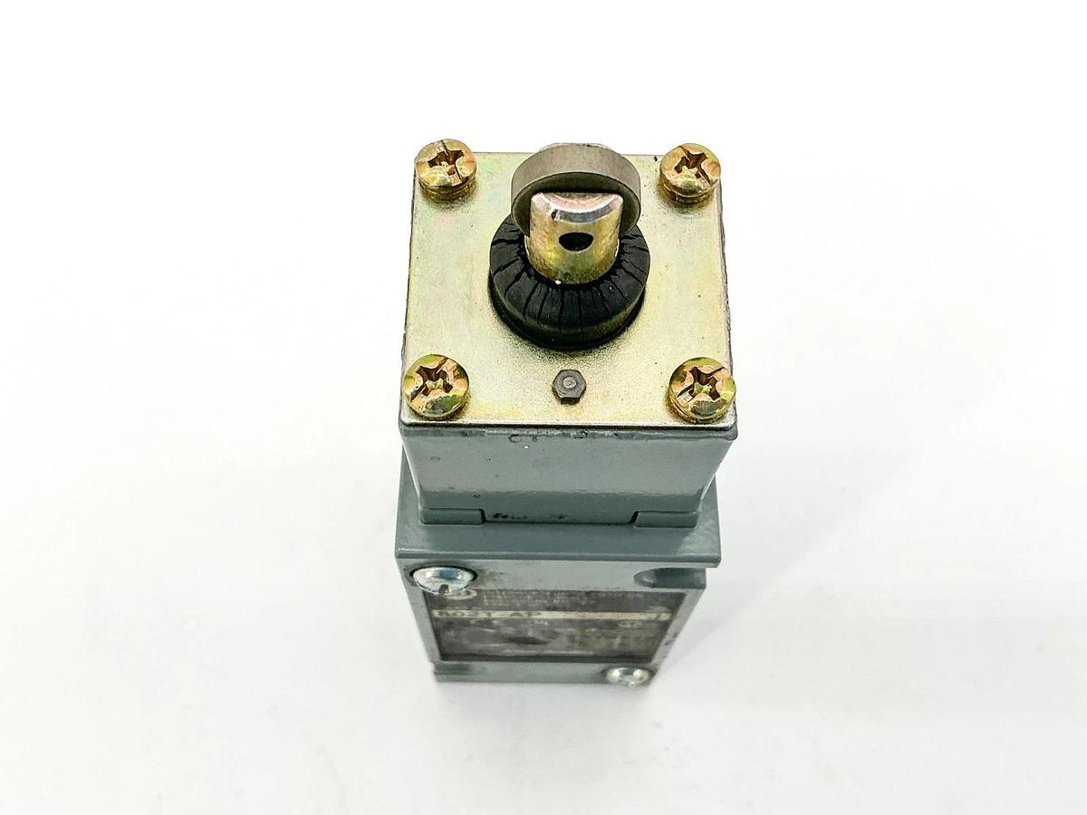 Used Allen Bradley 802T-AP Oiltight Limit Switch 600V Ser.J