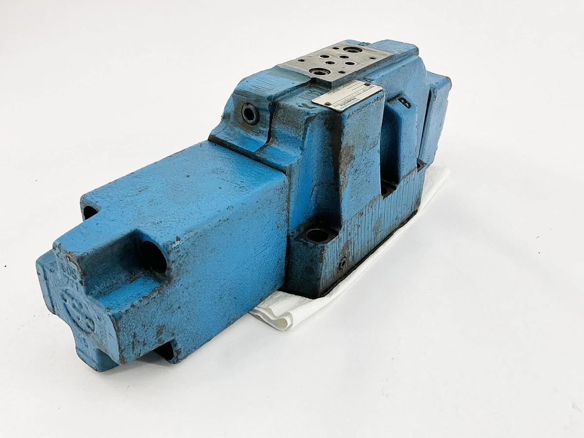 Used Rexroth 4WRZ25W1-325-50/6A24NETZ4/M Pilot Base Valve