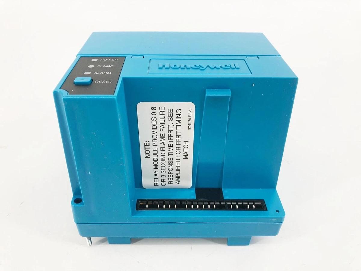 New Honeywell RM7823A1016 Primary Flame Switch w/ Dust Cover 120VAC - No Box