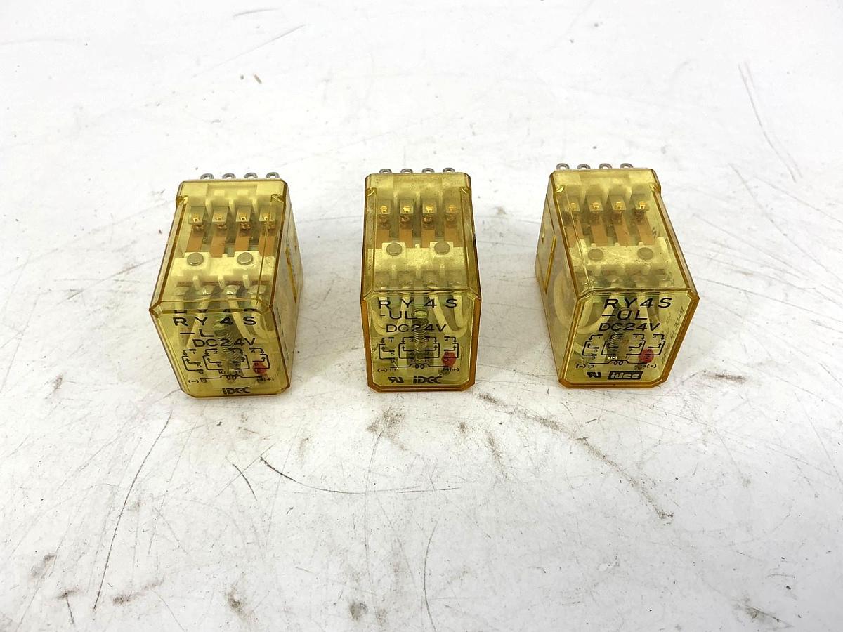 Lot of 3 New IDEC RY4S-ULDC24 Miniature Relay 14-Pin 24VDC 4-Pole