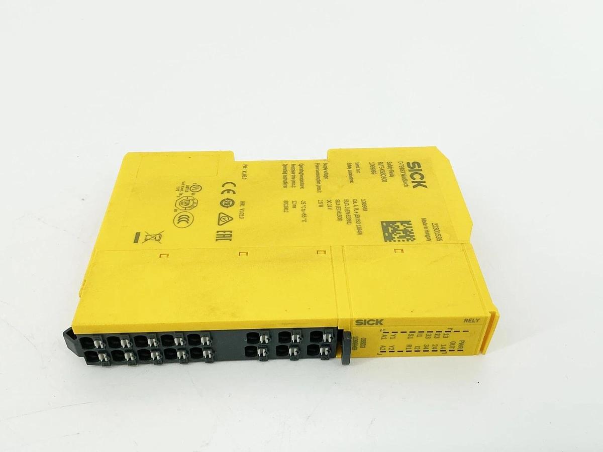 New Sick RLY3-OSSD300 Safety Relay Module 24V 2.5W 1099969