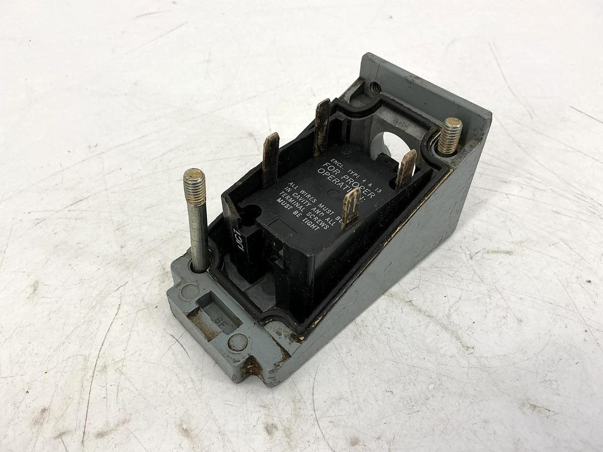 Used Allen Bradley 802T-AP Ser F Limit Switch Oiltight Plug-In 2 Circuit 10A 600VAC