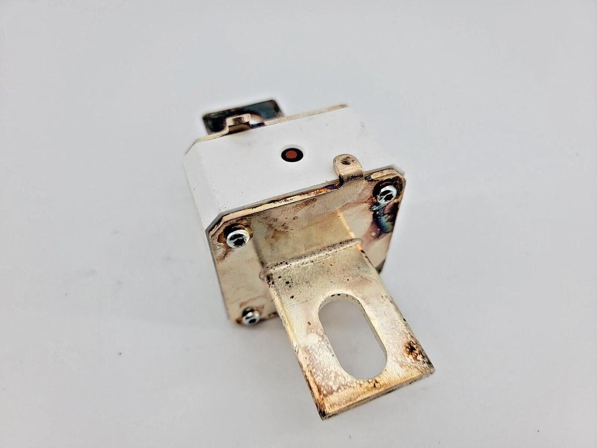 New Ferraz Shawmut A070UD33LI900 Protistor Fuse 700VAC 900A Q300233