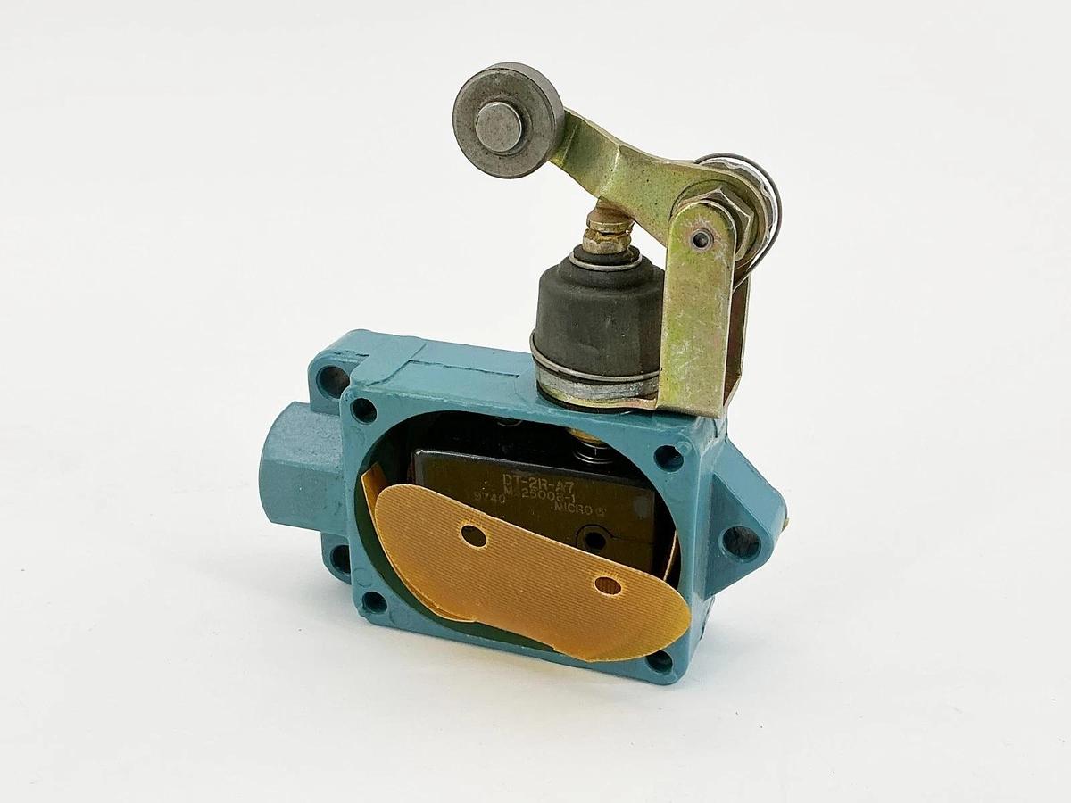 New Honeywell DTF2-2RN2-RH Limit Switch 10A 125/250V
