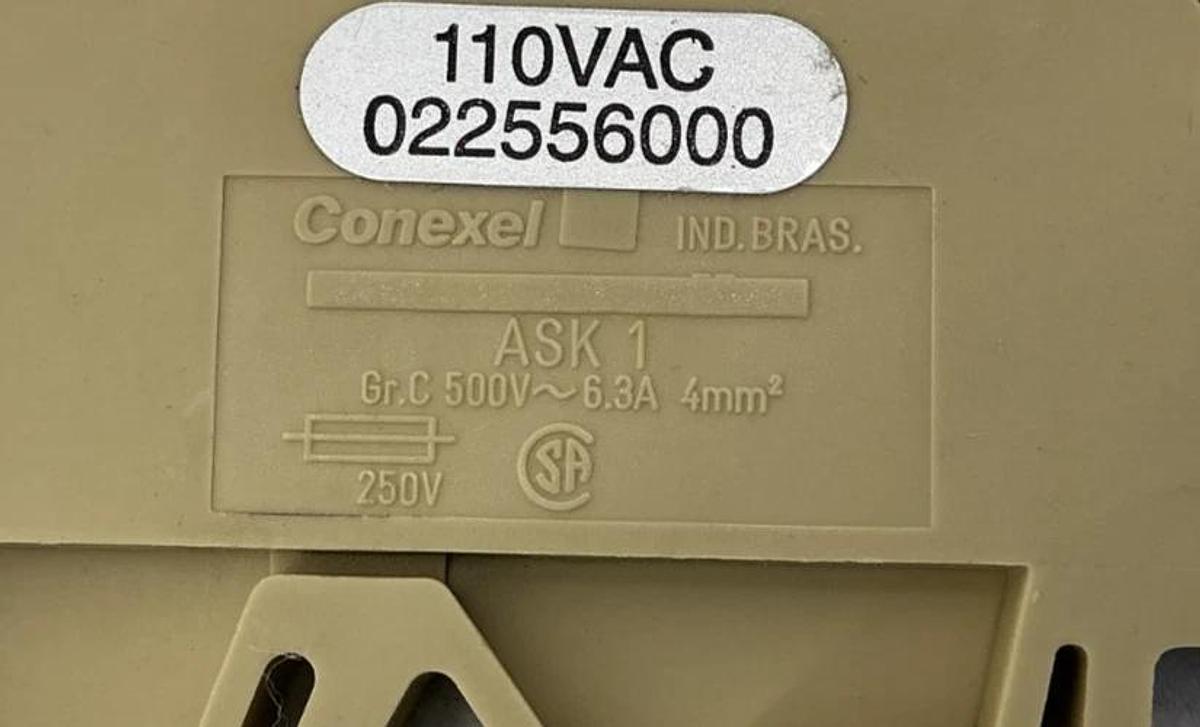 Lot of 5 New Conexel 022556000 Terminal Fuse Holder 110/120VAC 022556-000