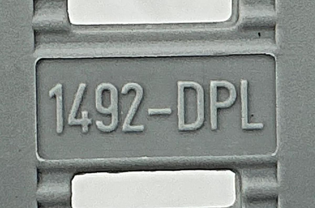 Box of 50 New Allen Bradley 1492-DPL Ser A Disconnect Plugs Gray 1492DPL