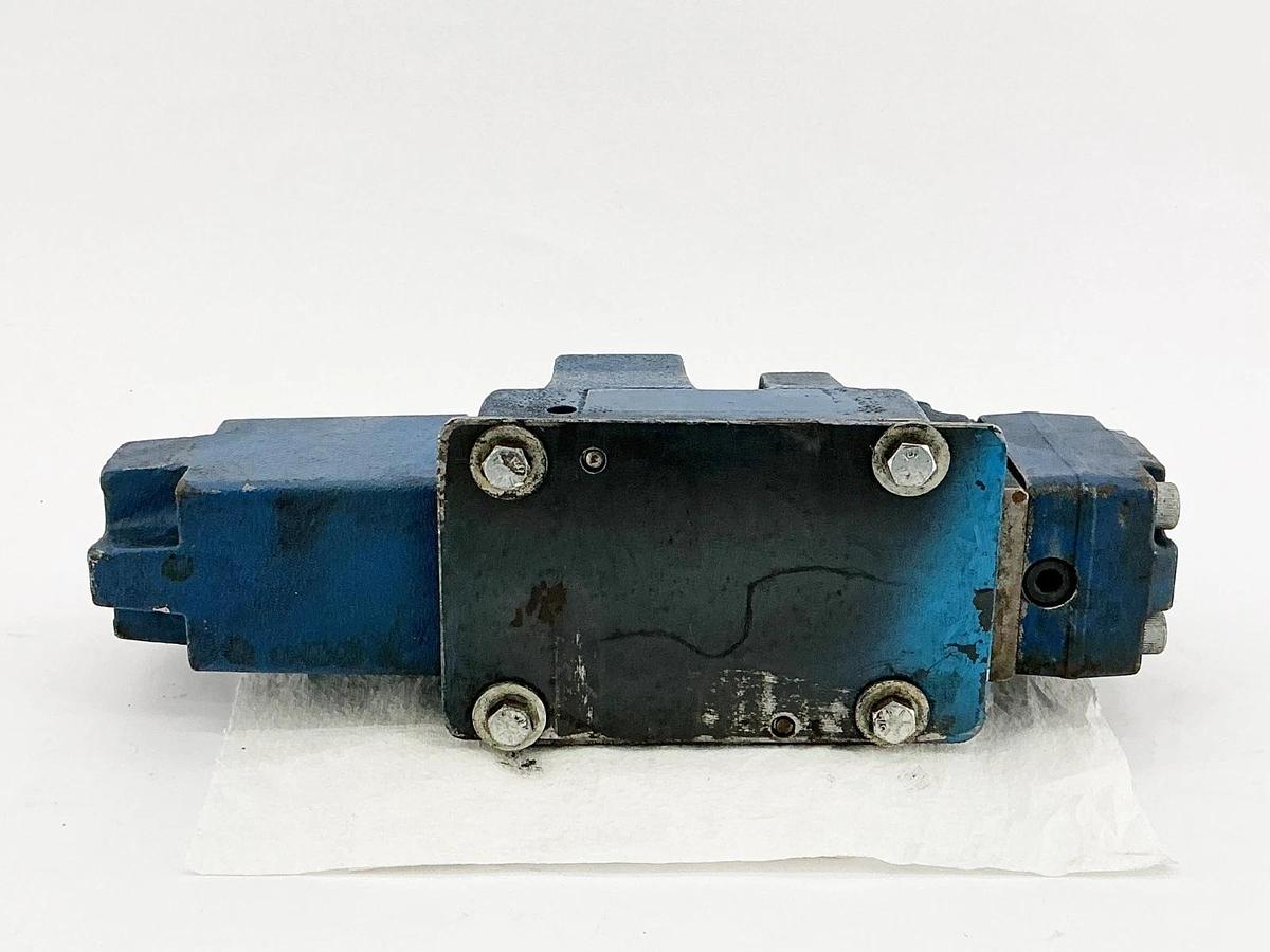 Used Rexroth 4WRZ25W8-220-70/6EG24N9ETK4/V Proportional Directional Valve Base