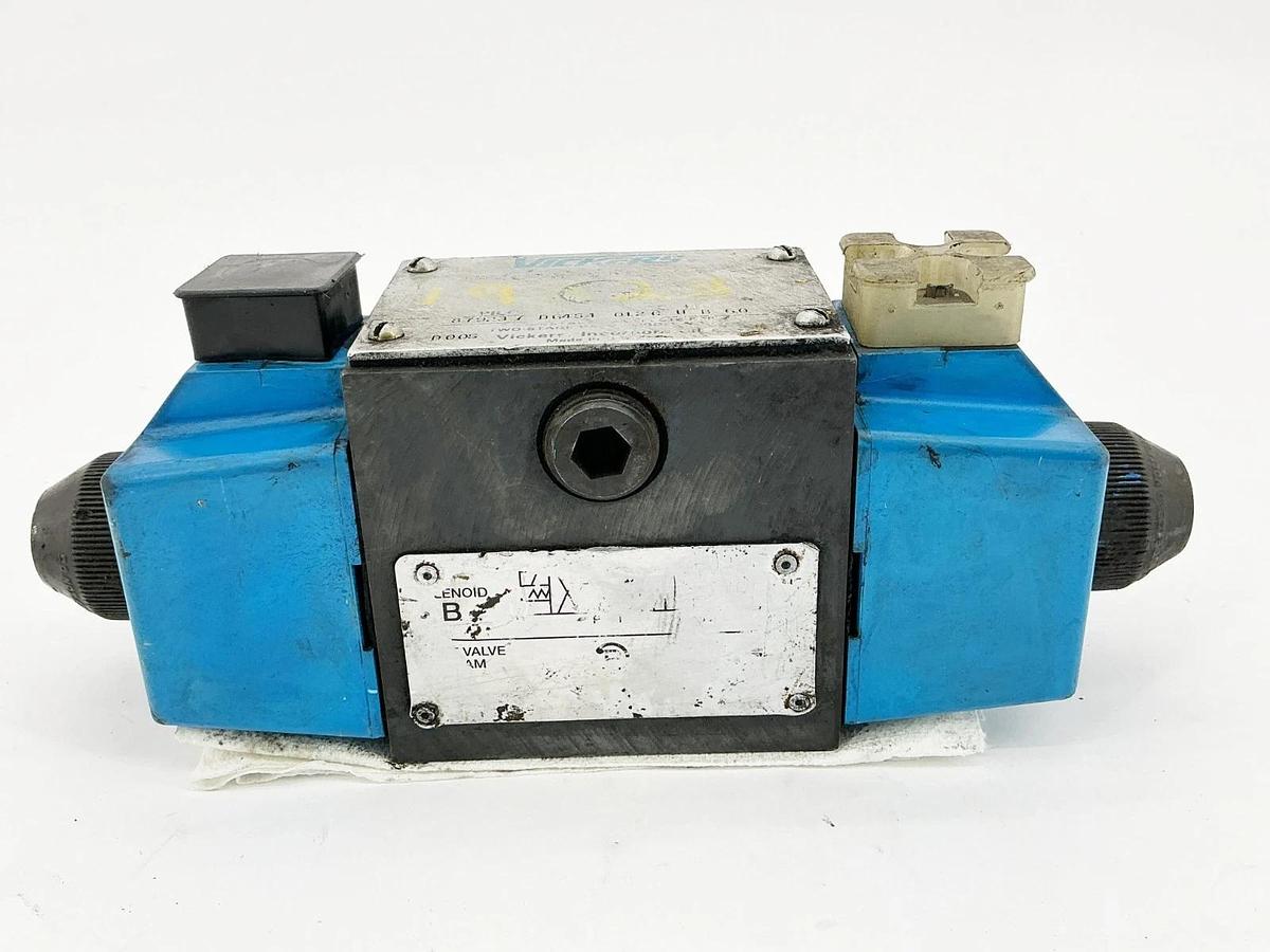 Used Vickers DG4S4-012C-U-B-60 Solenoid Valve 3600PSI 120V 879237