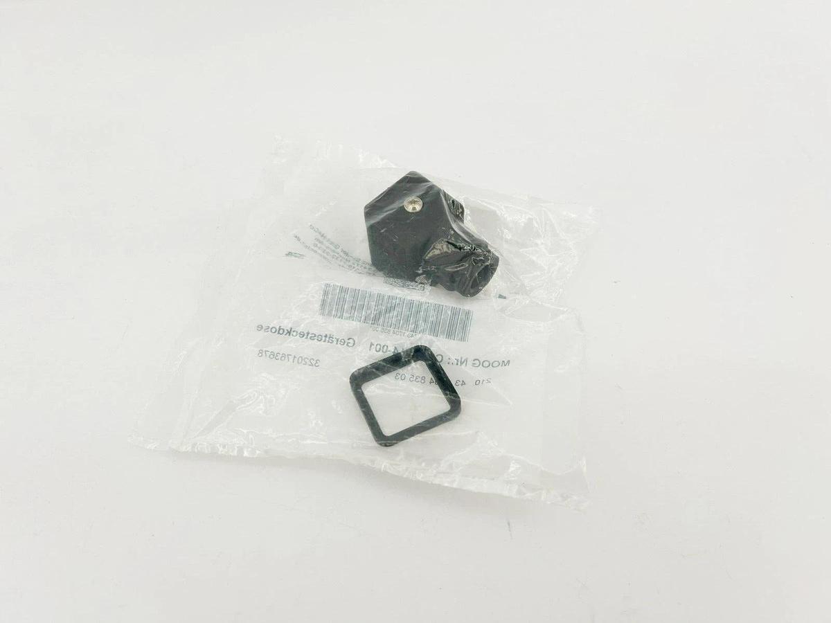 Lot of 3 New Binder CB57314-001 Solenoid Connector, 10A, 250VAC
