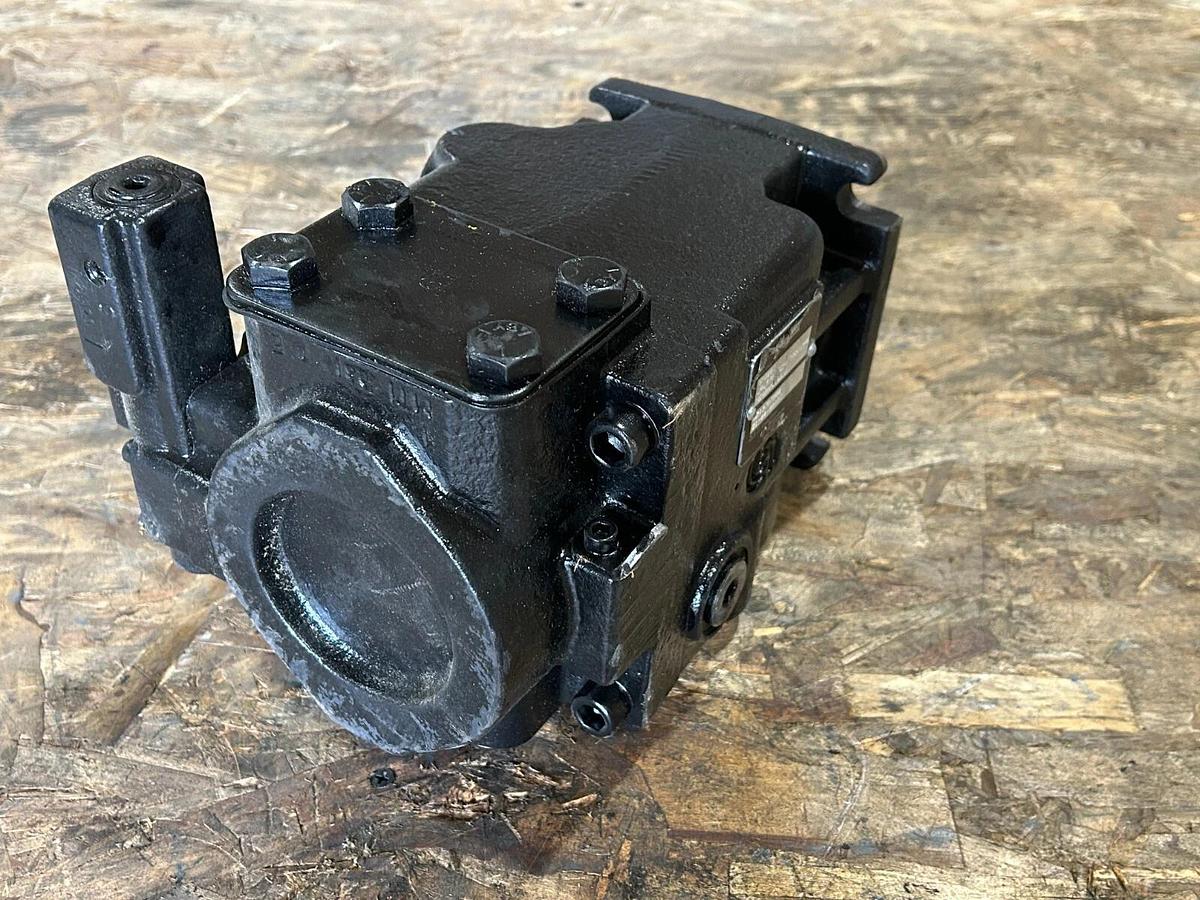 New Danfoss 83026701 JRLS75CPC14NNNNN3K4-NEA2NNNNJJJ Hydraulic Pump