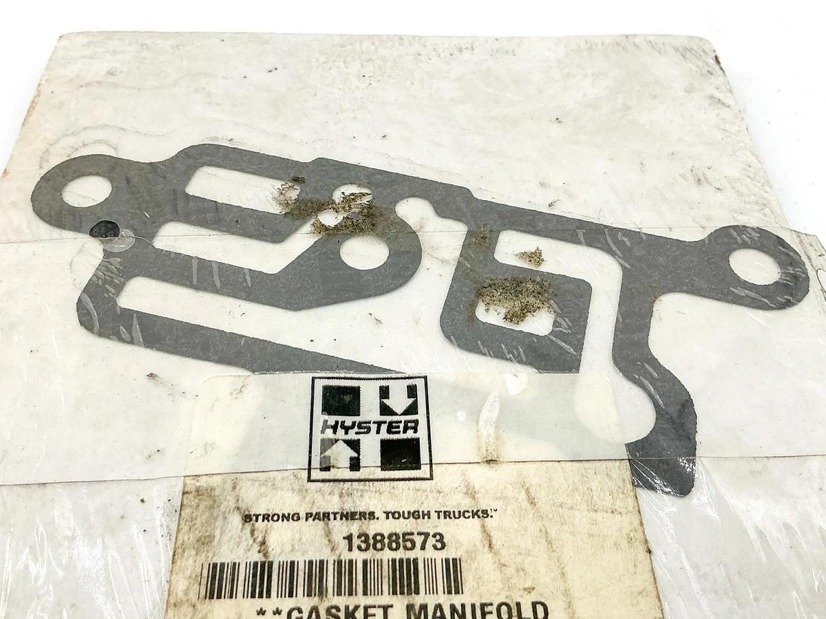 New Lot of 2 Hyster Manifold Gaskets