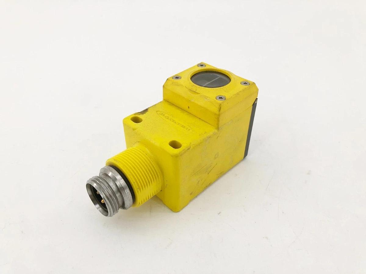 Used Banner Engineering Q45BW22CV4Q Photoelectric Sensor 90-250VAC 50/60Hz
