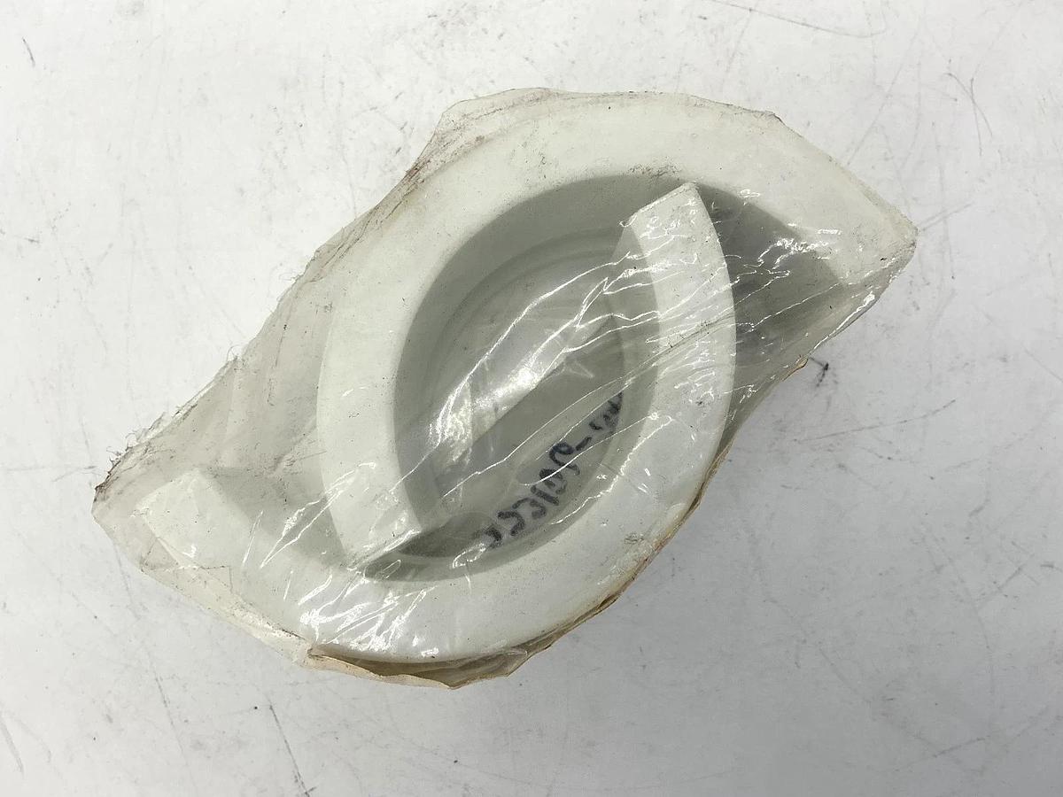 New NOV Z73106-090N Throttle Bushing White Plastic 73106-09