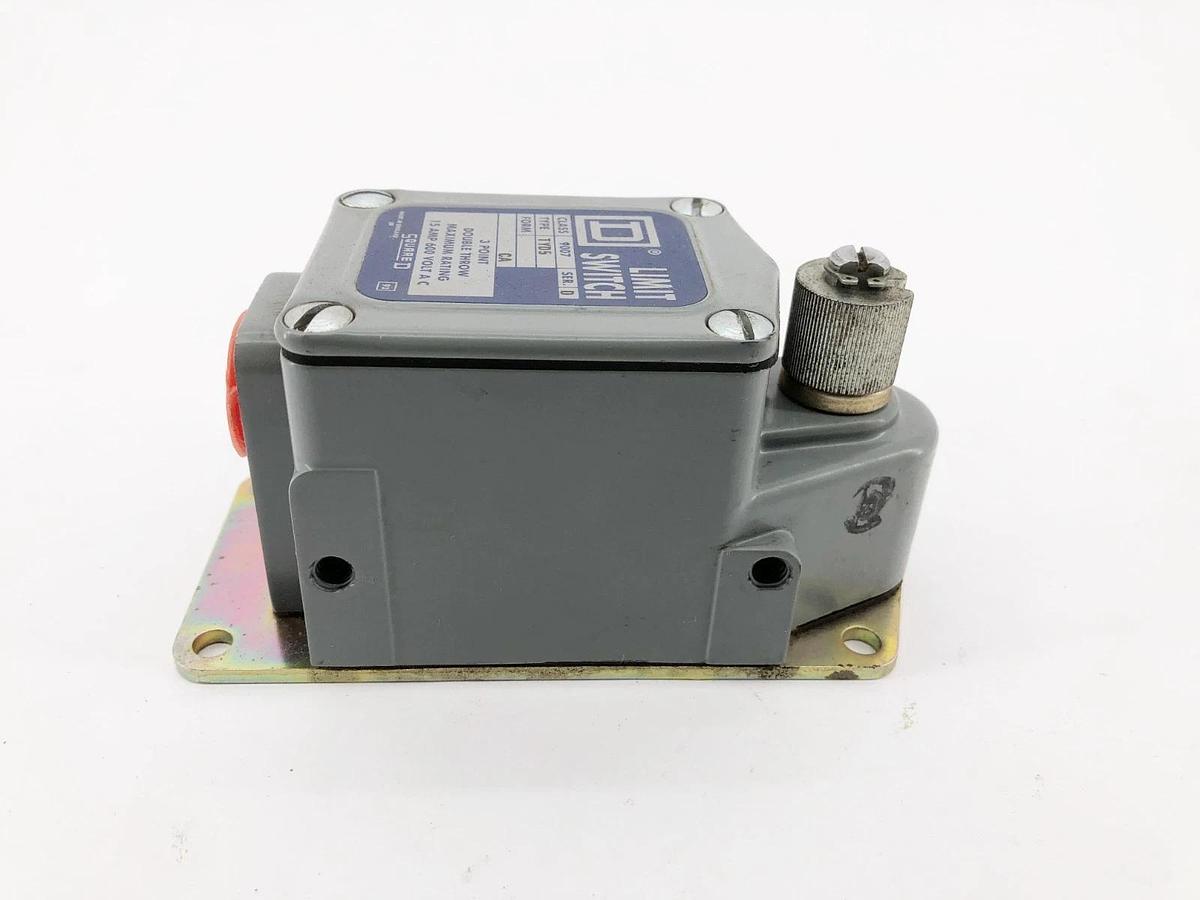 New Square D 9007TYD5 Limit Switch 15A 600VAC Ser. D - No Box