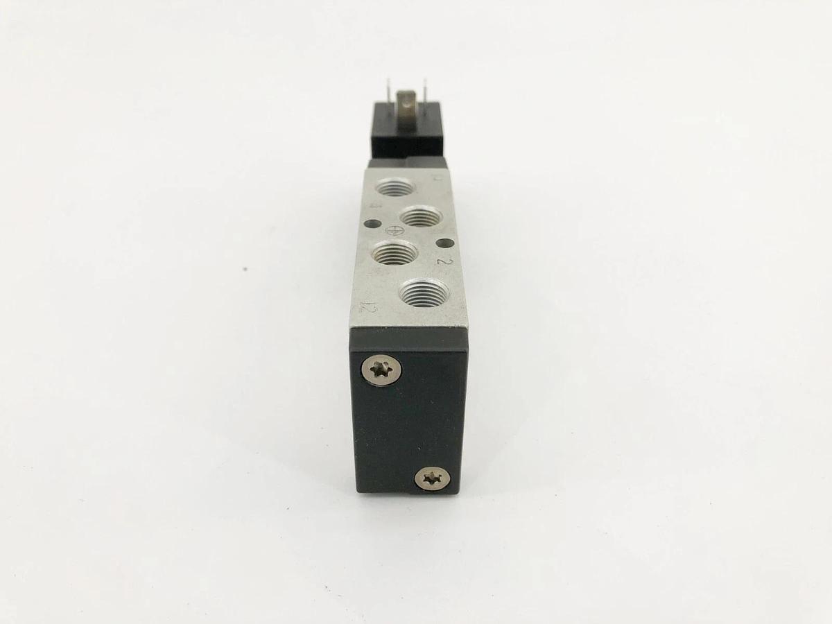 New Parker P2LAXN91ESNDDB49 Solenoid Valve 1/8" NPT 24VDC 145psi