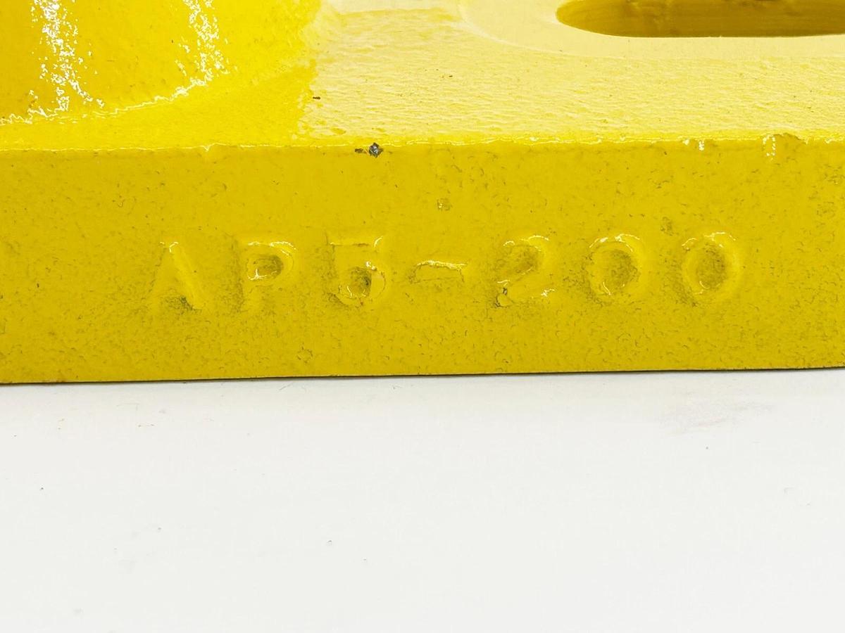 New Cougar Vibration AP5-200-Y Impacting Pistion Vibrator 5000 Series Yellow