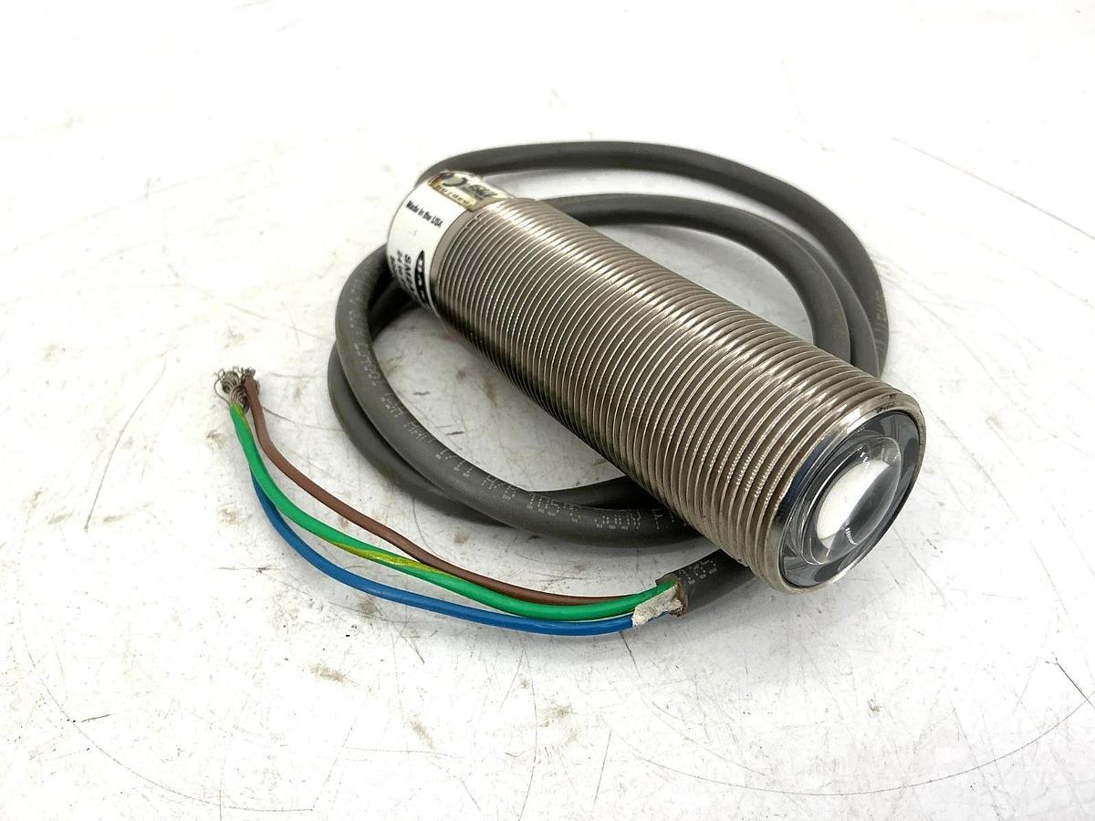 Used Banner Engineering SM2A30SRLB Photoelectric Sensor 3-Wire 24-240VAC 27380