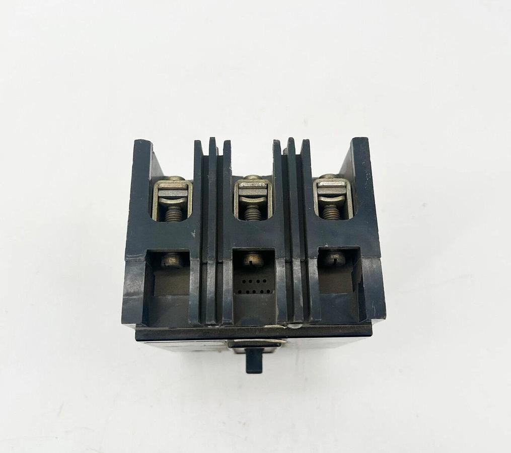 New Westinghouse MCP0322R Circuit Breaker 3P 600VAC 3A