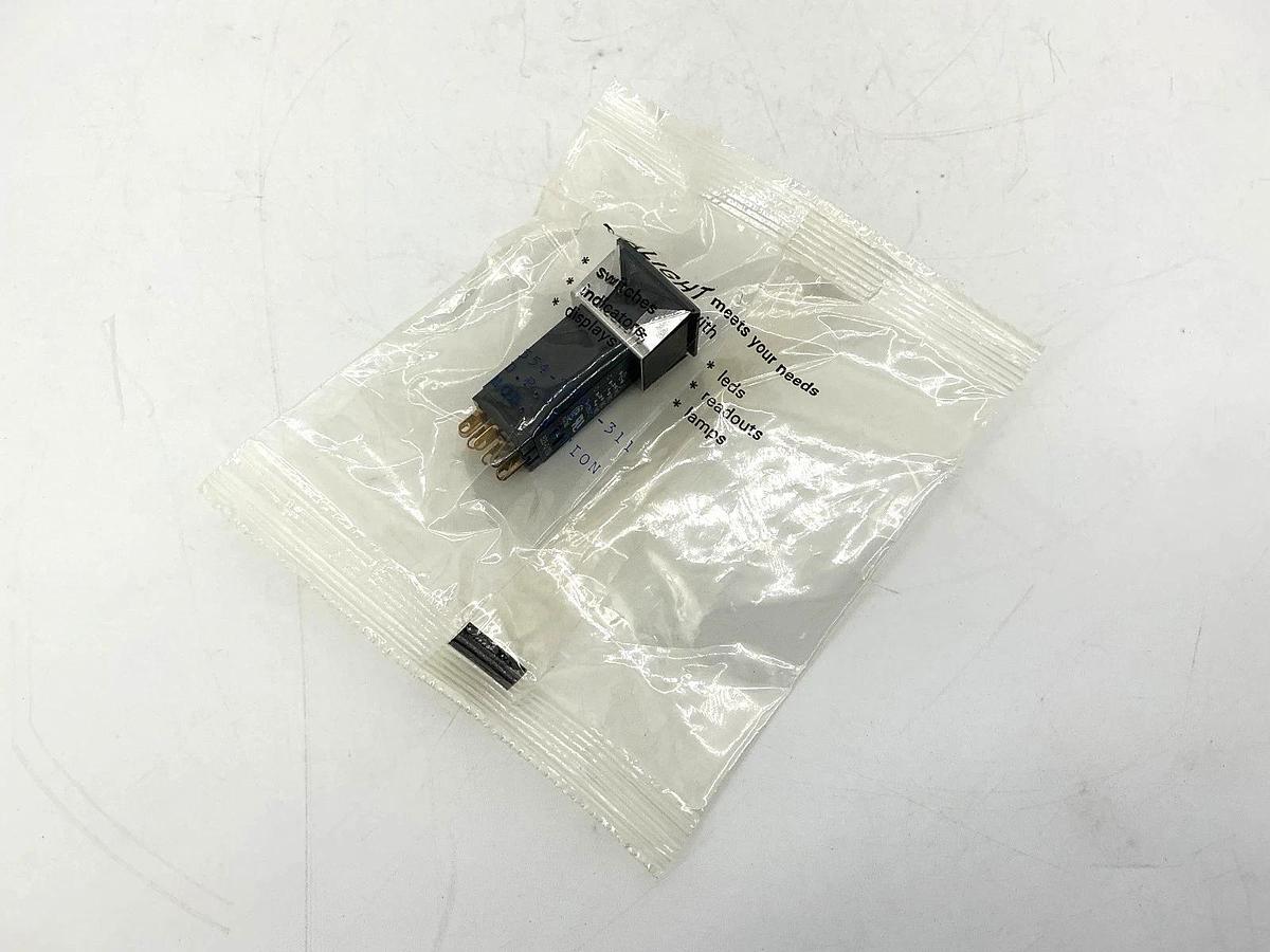 New Dialight 554-2221-311 Illuminated Pushbutton Lamp Holder 8-Pin 1A 125V