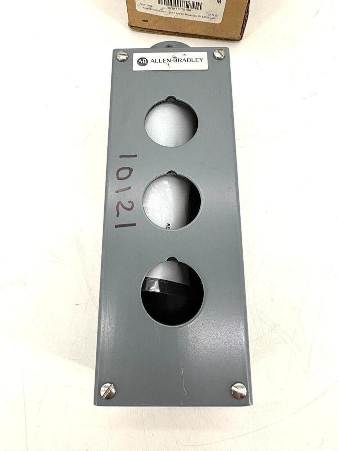New Allen Bradley 800T-3PY Ser. M Push Button Enclosure Pendent Type 3-Hole