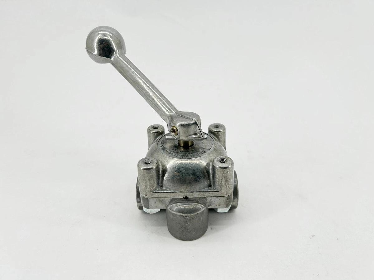 New Barksdale 9023-M-A Pneumatic Directional Control Valve 1/2" - No Box
