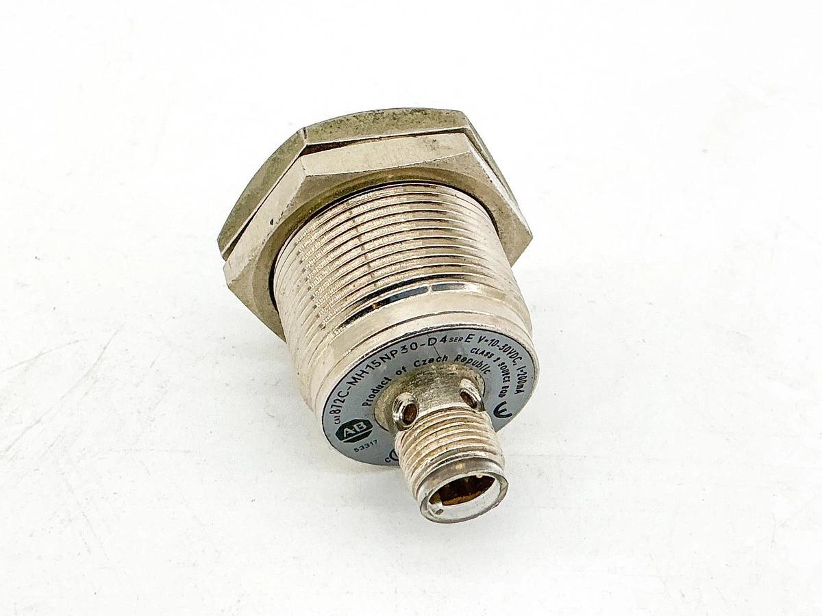 New Allen Bradley 872C-MH15NP30-D4 Inductive Proximity Sensor 30V Ser.E -No Box
