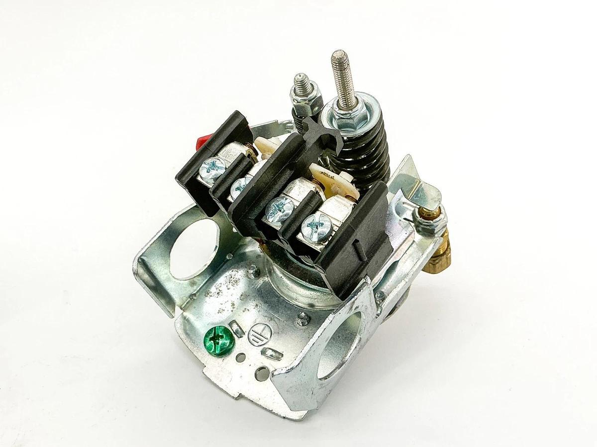 New Square D Hubbell 69JF7LY2C Pressure Switch 3PH 125PSI 600V 9013-FHG19M1XZ22