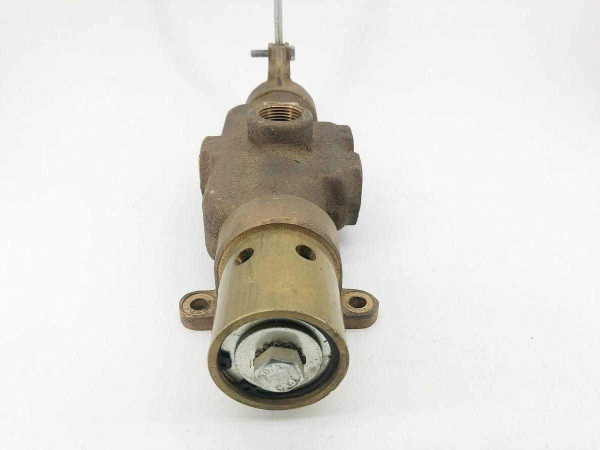Used Parker M07484943 Manually Operated Directional Control Valve 200psig 1" NPT