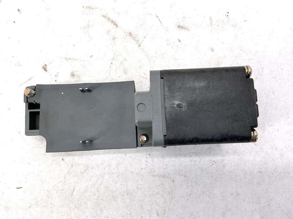 Used Eaton Cutler-Hammer E51DEL Photoelectric Thru-beam Source Head & Body 120VAC