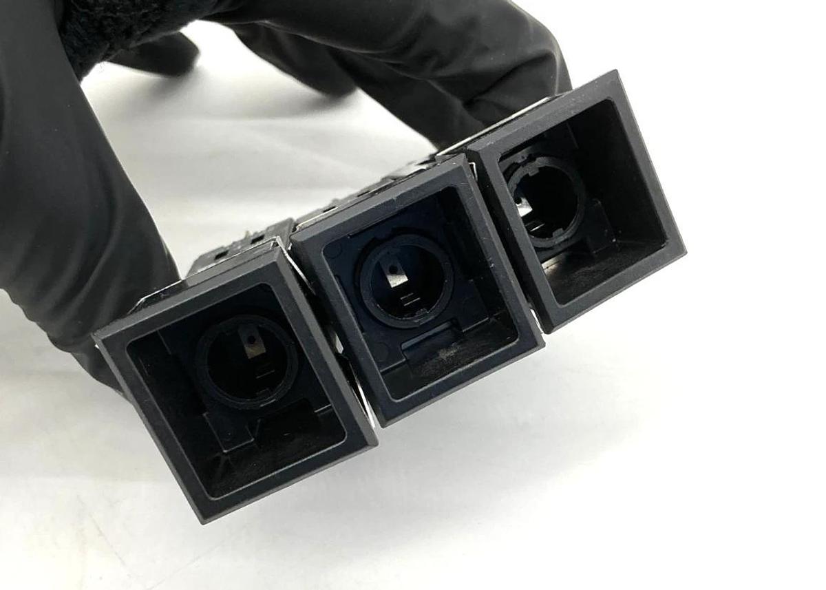 Used Lot of 3 Dialight 554-2221-311 Illuminated Pushbutton Lamp Holder 8Pin 1A 125VAC